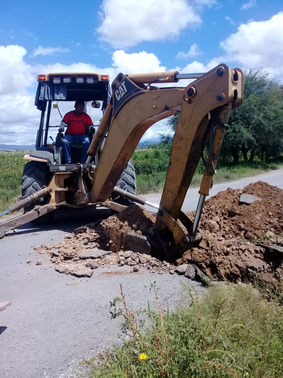  Mejoran y reparan caminos en las comunidades de Alfarería y San Ramón de Gallegos
