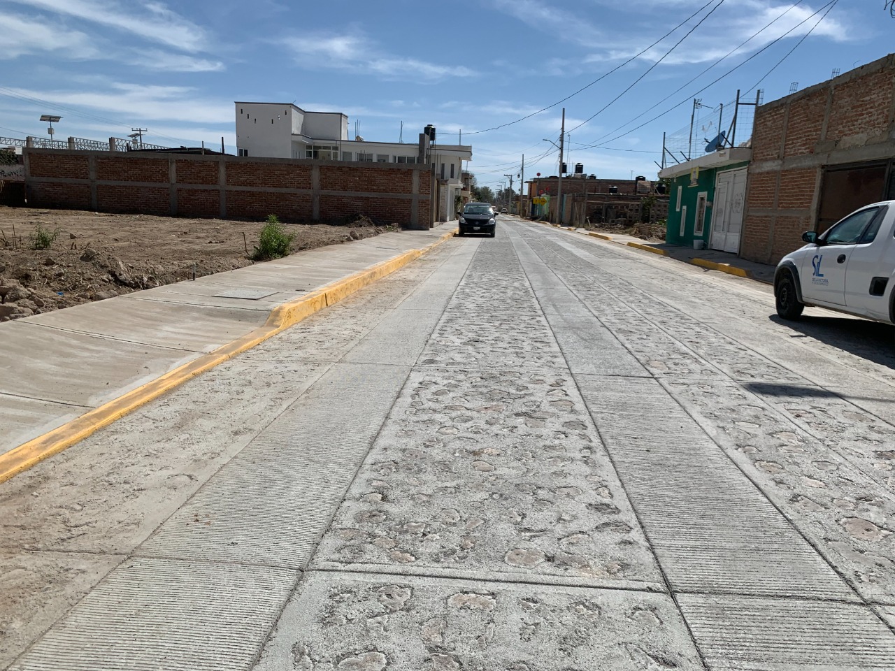 Toño Trejo entrega obras de pavimentación en Franco y Bajío de Bonillas