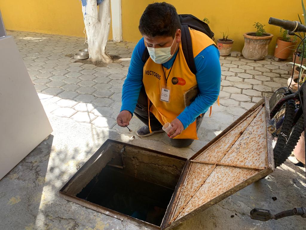 Vectores realizan visitas domiciliarias para prevenir el dengue